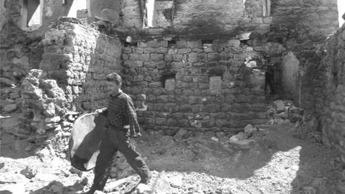 Руины сгоревшего курдского поселения, 1980 год